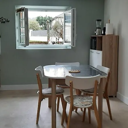 L'enclos Des Lys Apartment